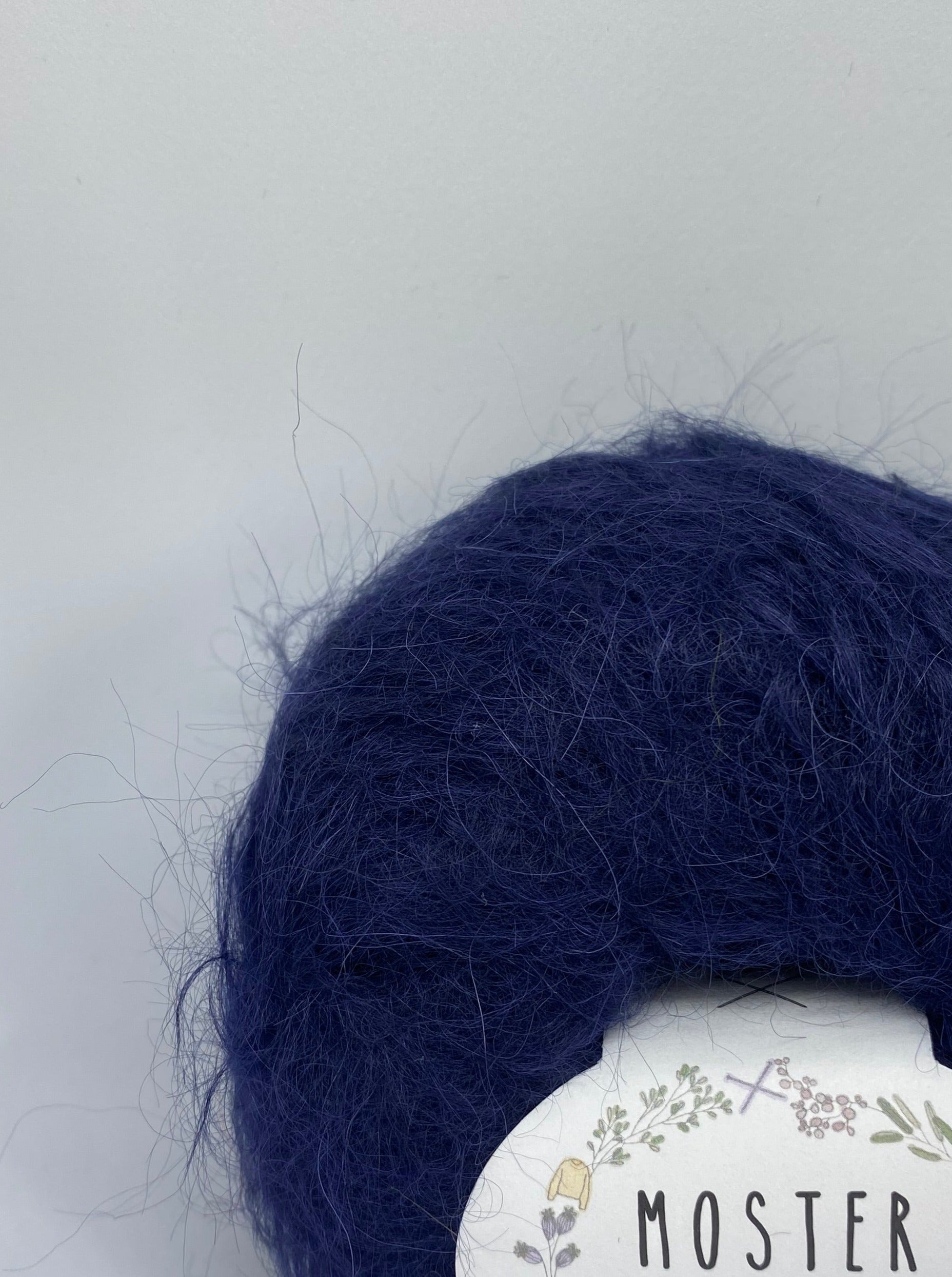 NAVY BLUE (SURI ALPACA & MERINO WOOL)